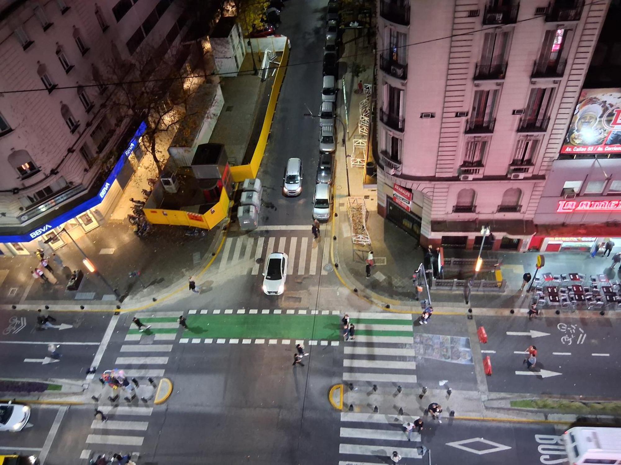 Апартаменты 4 Ventanales Sobre La Avenida Corrientes Буэнос-Айрес Экстерьер фото