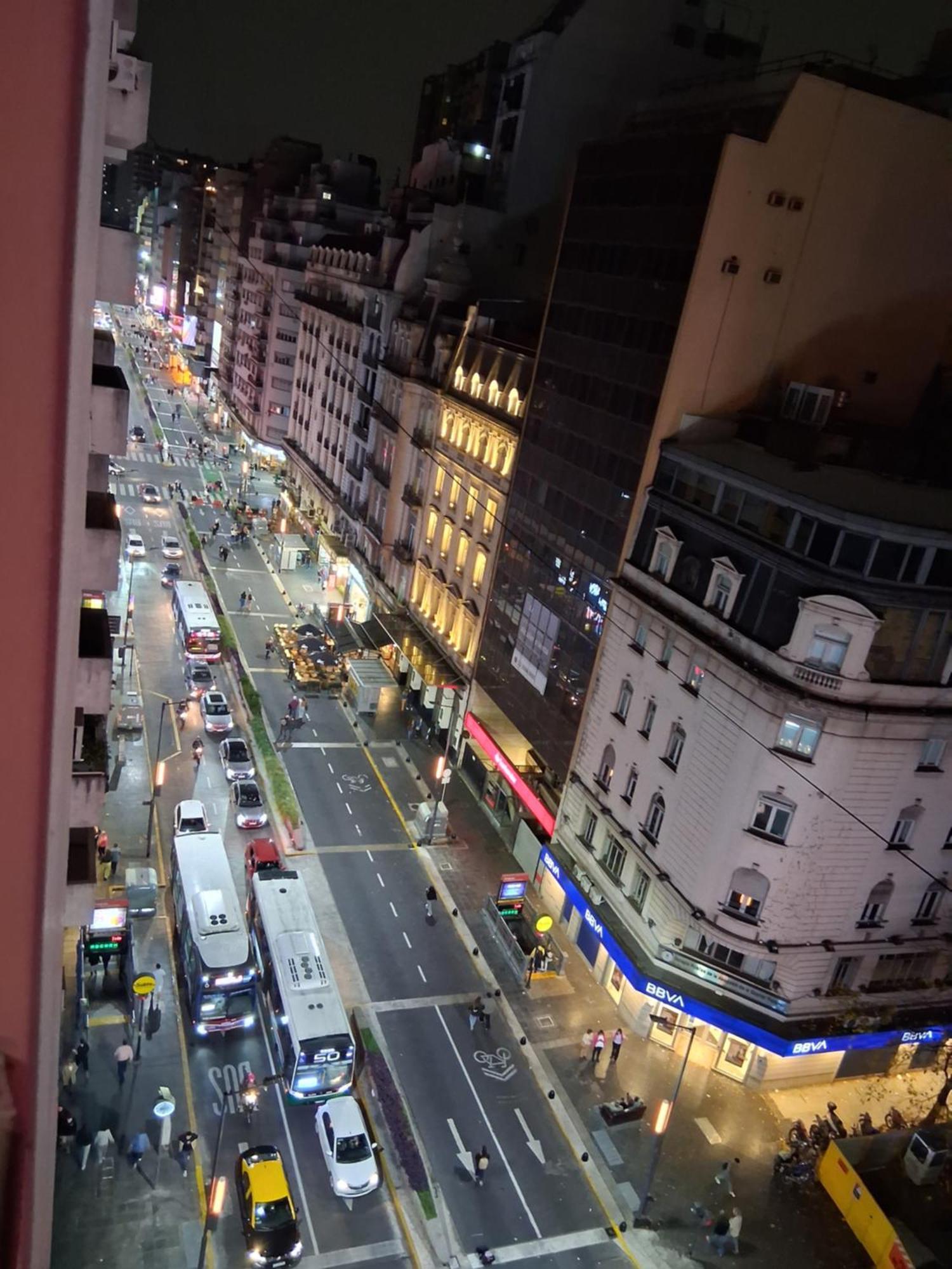 Апартаменты 4 Ventanales Sobre La Avenida Corrientes Буэнос-Айрес Экстерьер фото